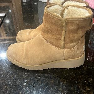 UGG short boots size 7 GUC